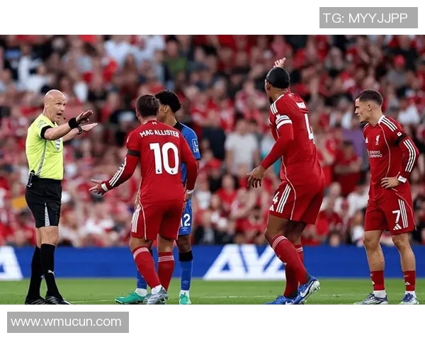 VAR引发激烈争议 球迷怒斥裁判判罚不公引发热议