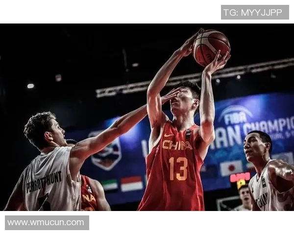 明星球员私生活大揭秘 赛场背后的真实人生与不为人知的一面